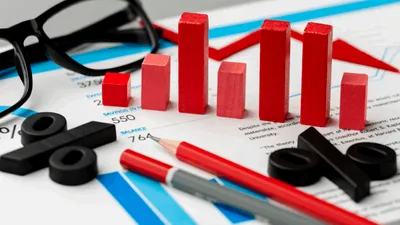 Fitch avertizează: deficitul bugetar al României rămâne ridicat, în ciuda scăderii prognozate pentru 2025