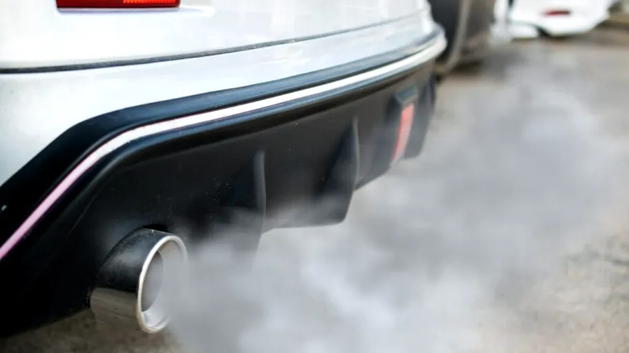Industria auto răsuflă ușurată: amenzile pentru emisiile CO₂ sunt suspendate în 2025