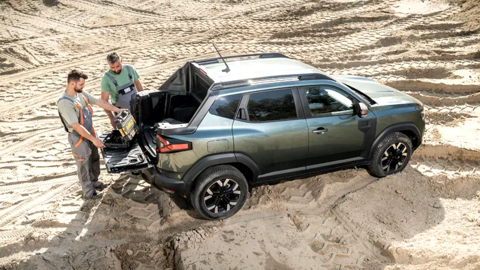 Dacia Duster are începând de azi o versiune Pick-Up. Cât costă?