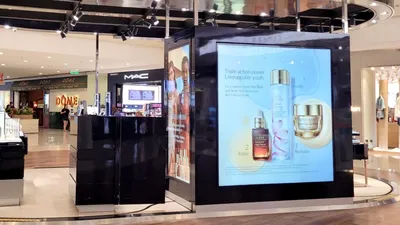 Sfârșitul unei ere: Leonard Lauder, moștenitorul imperiului Estee Lauder, a murit la 92 de ani. Cum a schimbat pentru totdeauna industria cosmeticelor