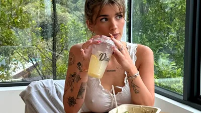 L’Oreal alege o vedetă OnlyFans ca ambasador pentru brandul Urban Decay. Un pas controversat în promovarea produselor de machiaj populare printre adolescenți