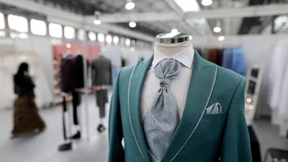 „Creșterea și căderea unui imperiu”. Industria modei intră într-o nouă eră: „minimalismul” redefinește radical stilul vestimentar