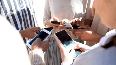 Evoluția producției de smartphone-uri în ultimul deceniu. Cine a ajuns să domine piața globală