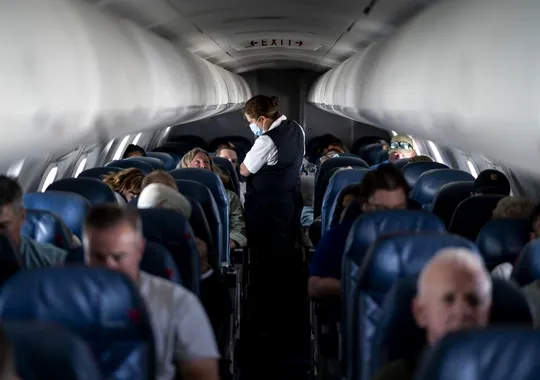 21 de companii aeriene obligate să își schimbe mesajele legate de mediu. CE acuză practici înșelătoare