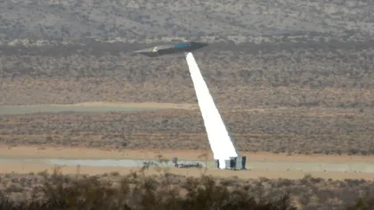 Aeronavă secretă asemănătoare cu un OZN, filmată în deșertul american la o bază ultrasecurizată Lockheed Martin