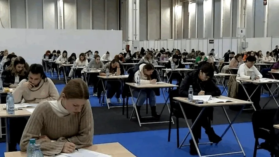 „Bătaie pe halatul alb”: 10.000 de candidați au susținut examenul de Rezidențiat. Câte posturi sunt scoase la concurs