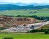 Lovitură dură de la Bruxelles: România, trimisă în fața CJUE pentru gropile de gunoi ilegale. Termenul-limită a expirat în urmă cu aproape un deceniu
