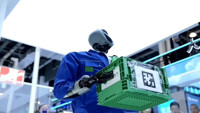 Tehnologie de vârf: China lansează un robot umanoid cu putere de calcul colosală