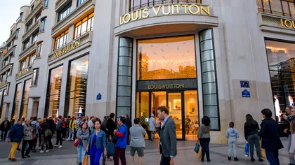 Louis Vuitton a dat lovitura în România! Cifre record după scandalul cu bluza inspirată din ia românească
