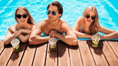 Cât te costă să te răcorești vara asta în cele mai populare ștranduri și piscine din București și împrejurimi