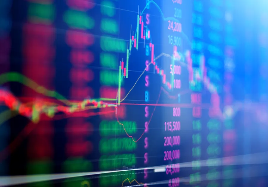 Românii au mizat pe mărfuri în 2025: cu 201% mai multe tranzacții prin XTB. Patru din zece clienți noi au ales criptomonedele.