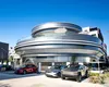 Tesla Diner-ul lui Elon Musk: Cozi interminabile, burgeri reci și roboți lipsă – dar fanii tot plătesc pentru experiența futuristă de la Hollywood
