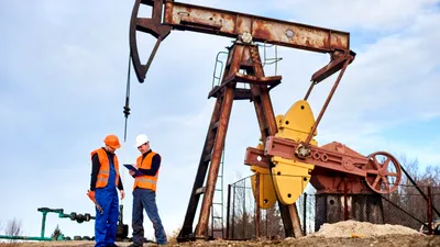 Prețul petrolului continuă să scadă pe fondul planurilor OPEC+ de creștere accelerată a producției