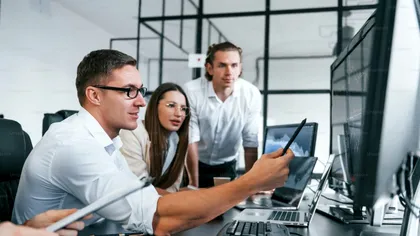 Impactul deciziei unui startup indian de a înlocui angajații cu AI