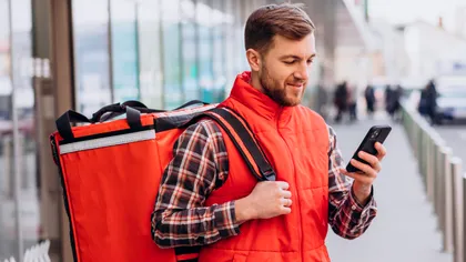 O nouă metodă de livrare. Aplicația prin care îți trimiți vecinii la cumpărături are un succes uriaș