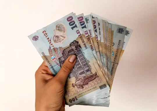 Salariile cresc, dar nu țin pasul cu inflația. Datele oficiale arată realitatea din buzunarele românilor