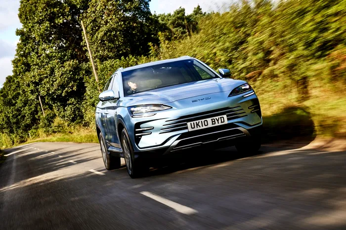 Explozie a vânzărilor de mașini hibride chinezești în Europa