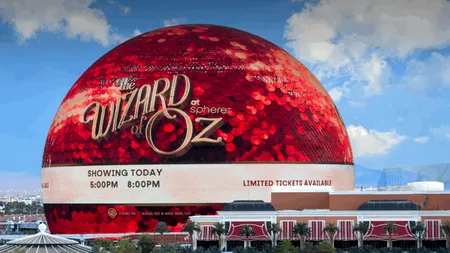 Sphere Las Vegas, locul unde trăiești senzația că ești în mijlocul filmului. Fiecare explozie și rafală de vânt se simt în sală