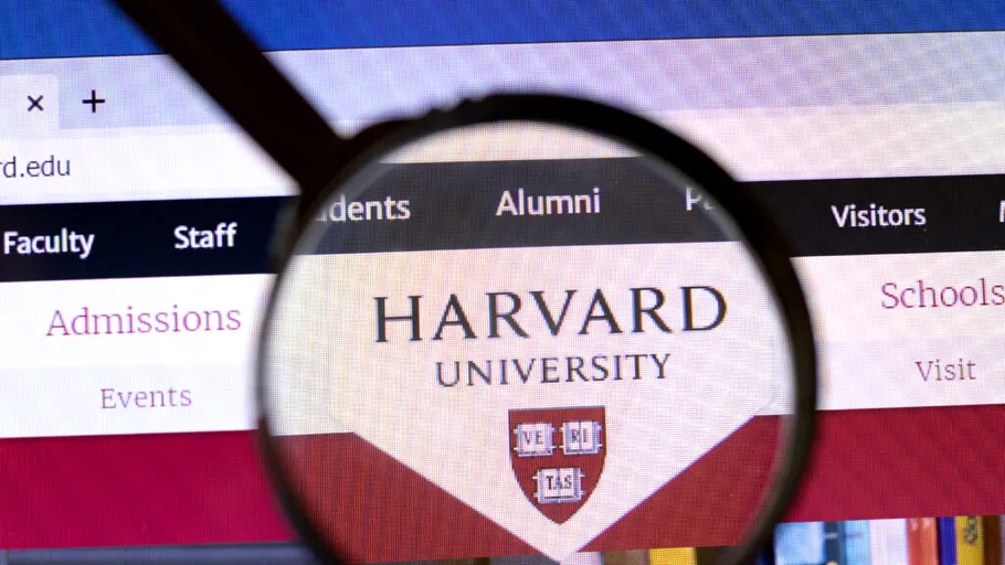 Legăturile tradiționale dintre Harvard și China devin o povară politică. Cea mai prestigioasă universitate din SUA, acuzată de colaborare cu Partidul Comunist Chinez