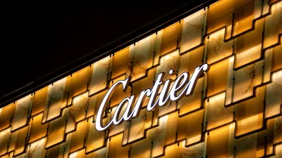 Cartier și Van Cleef & Arpels mențin avântul pieței de lux. Clienții bogați investesc masiv în bijuterii chiar și în vremuri instabile