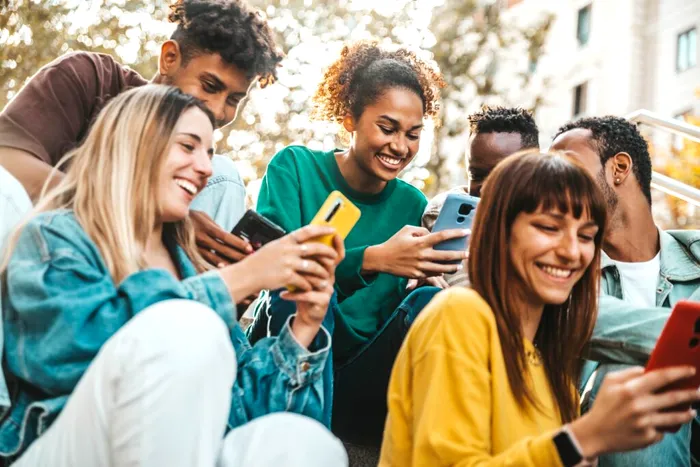 Gen Z se lasă urmărită și supravegheată / Foto: Shutterstock
