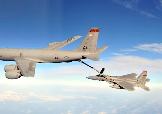 Primele trei avioane-cisternă KC-135 din flota Air Force au ajuns în România. Aeronavele vor fi relocate la Mihail Kogălniceanu