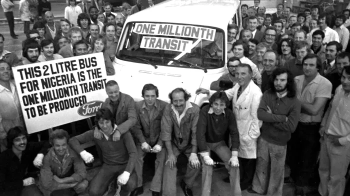 Mașina iconică a trupelor rock și a gangsterilor de altădată, Ford Transit împlinește 60 de ani. Mașina este produsă, astăzi, în Turcia / Foto: Ford Corporate