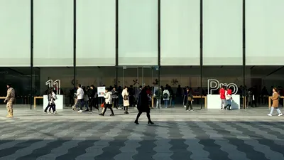 Apple investește un miliard $ pentru a putea folosi AI-ul Google