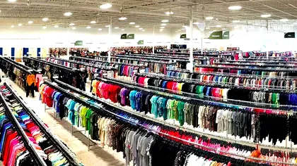 Retailerii americani se grăbesc să-și umple depozitele cu îmbrăcăminte din China în perioada de relaxare fiscală. Pe străzile din China care duc spre porturi sunt deja ambuteiaje