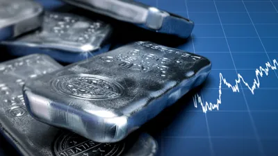 Frenezia speculativă împinge argintul peste pragul istoric de 100 de dolari pe uncie. Piața intră într-o zonă de risc ridicat