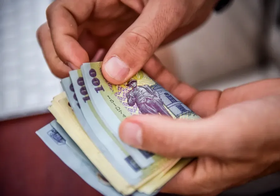 Salariile din România în 2026: Creștere nominală modestă; puterea de cumpărare este sub presiune – Prognoza CNSP semnalează provocări majore