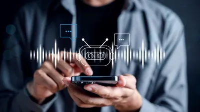 Smartphone-ul se „hrănește” la propriu cu atenția și cu energia noastră. Parazitul perfect al secolului XXI e deja în buzunarul tău