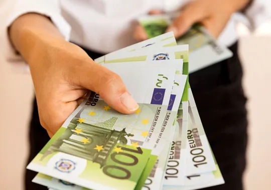 Ce strategie adoptă BCE pentru a consolida rolul monedei unice