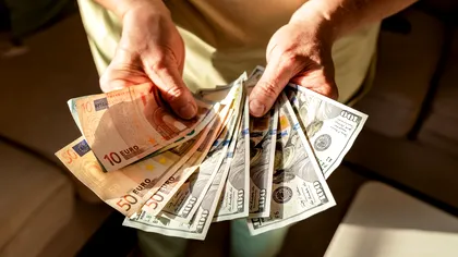 Curs record: euro a atins cel mai ridicat nivel față de dolar din ultimii patru ani