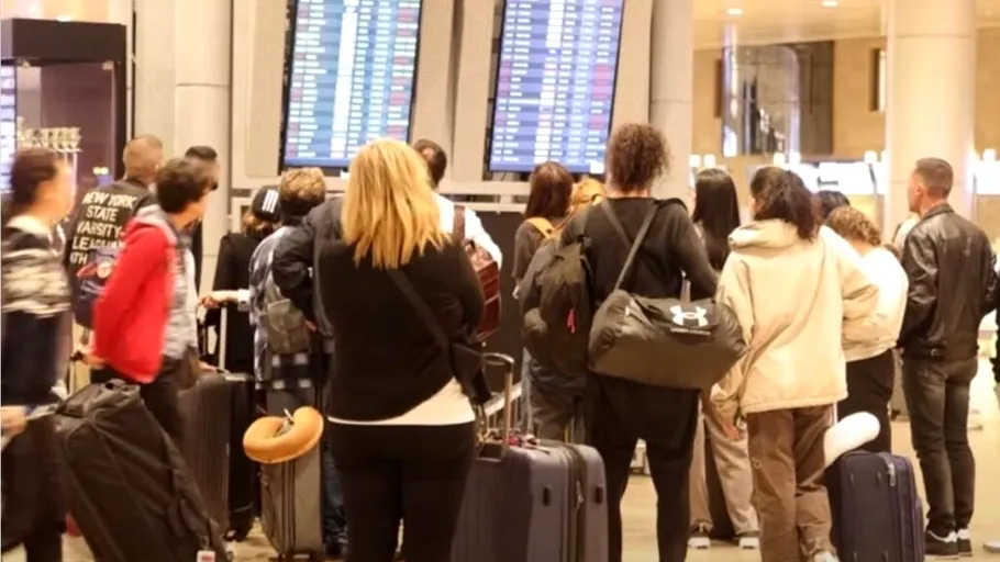 The Sun: Noile reguli de intrare în UE provoacă haos și cozi uriașe pe aeroporturi