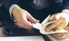 Inflația rescrie regulile traiului decent în SUA. Americanii au nevoie de 100.000 de dolari pe an pentru a trăi fără griji, iar pentru mulți nici această sumă nu este suficientă