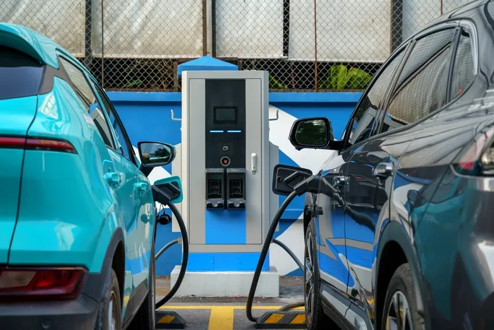 Războiul tarifelor: Marii producători auto din Europa critică taxele UE pe electricele din China