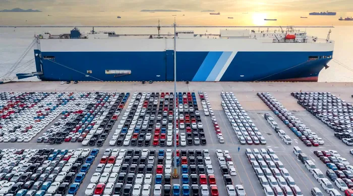 Portul Anvers, sufocat de mașini. Tarifele lui Trump blochează exporturile auto spre Europa