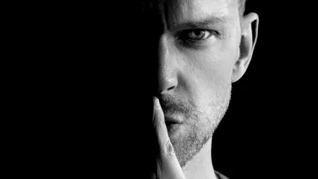 Să fugim de narcisici? 