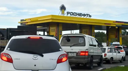 Criza benzinei paralizează Rusia. Șoferii au ajuns să stea la cozi și să cumpere cu porția
