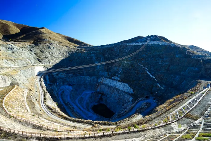 Avertisment din Germania: Exporturile limitate de metale rare afectează producția auto europeană