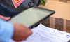 Poștașul nu livrează doar plicuri, ci și numerar digitalizat. Noul serviciu lansat de Poșta Română simplifică viața românilor, cu un simplu card