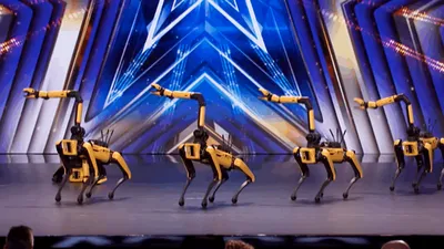 Cinci roboți au dansat pe scena variantei americane a show-ului „Românii au talent” și au primit ropote de aplauze. VIDEO