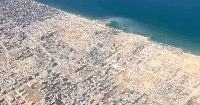 Din avion, Gaza arată ca un șantier arheologic cu ruinele unei civilizații antice / Captură din filmările The Guardian