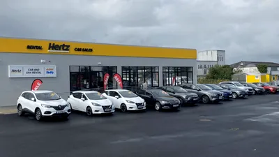 Parteneriat surpriză: Hertz își vinde flota auto SH pe Amazon Autos
