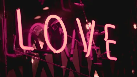 STUDIU. Cum ți se modifică veniturile ca urmare a unei relații cu șeful