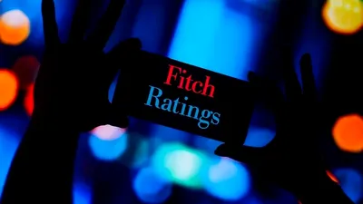 Semnal de alarmă înaintea deciziei Fitch. România riscă să piardă 6,5 miliarde de euro din PNRR dacă reformele întârzie