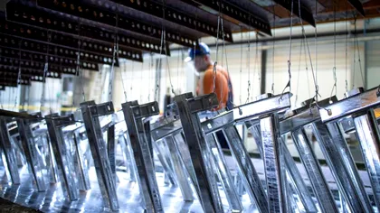 Pentru prima dată din 2022, aluminiul s-a tranzacționat peste 3.000 de dolari: cât valorează metalul acum