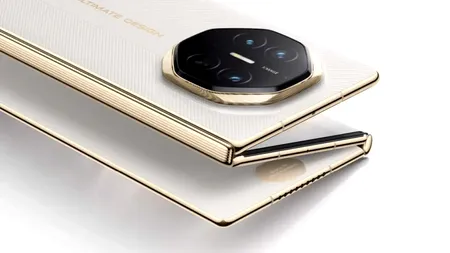 Huawei lansează Mate XTs, noul său telefon trifold de 2.500 de dolari, pentru a-și consolida revenirea