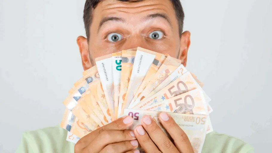 Salariul minim în țările din Europa. Unde poți câștiga mai mult pe oră și viața e mai confortabilă